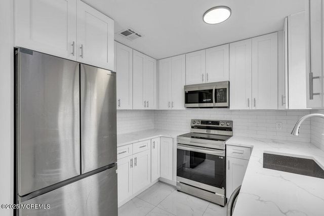 9 Juniper Lane 50, Whiting, NJ 08759