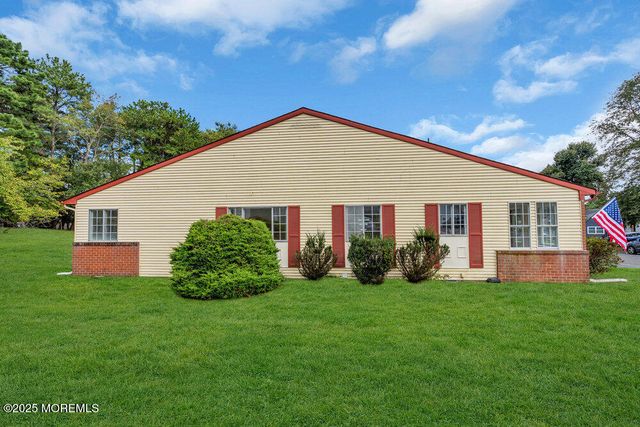 9 Juniper Lane 50, Whiting, NJ 08759