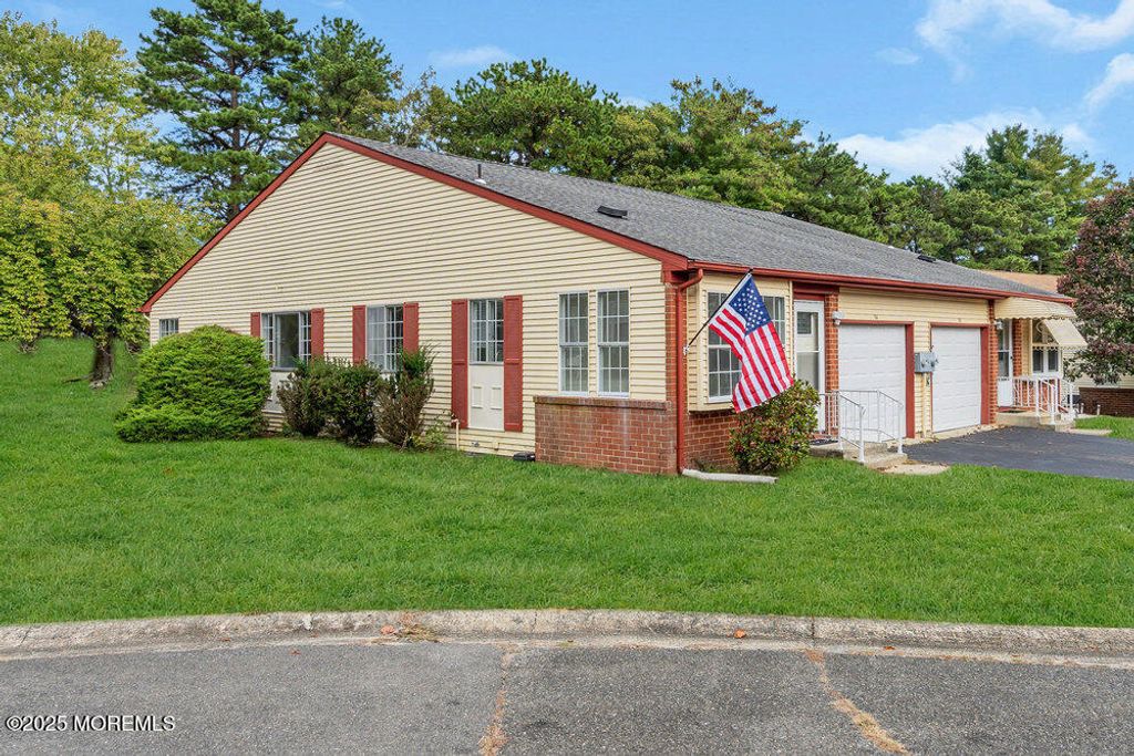 9 Juniper Lane 50, Whiting, NJ 08759