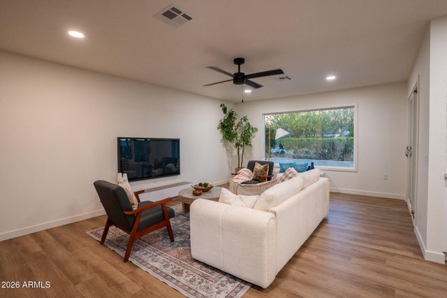 19617 N WILLOWCREEK Circle, Sun City, AZ 85373