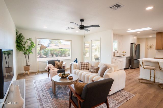 19617 N WILLOWCREEK Circle, Sun City, AZ 85373