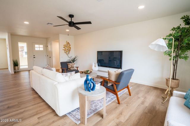 19617 N WILLOWCREEK Circle, Sun City, AZ 85373