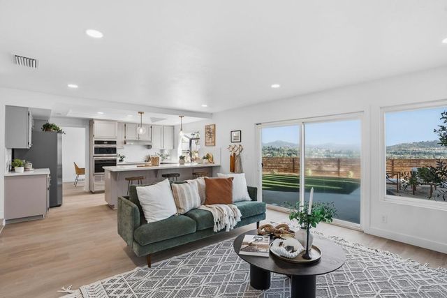 14463 Yukon, San Diego, CA 92129