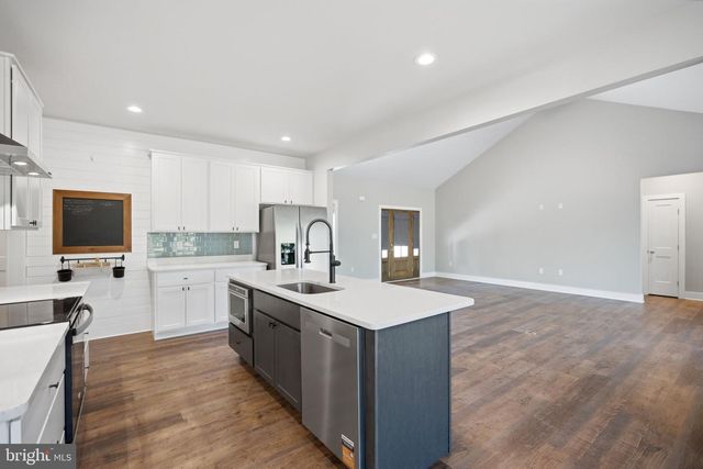 102 NUGGET WAY, Martinsburg, WV 25405