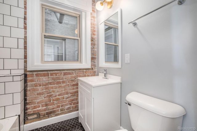 5764 Woodward Avenue, Detroit, MI 48202