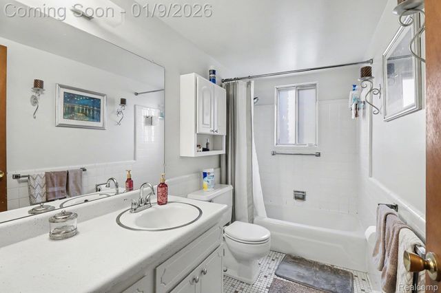 21440 Beaconsfield Street, St. Clair Shores, MI 48080