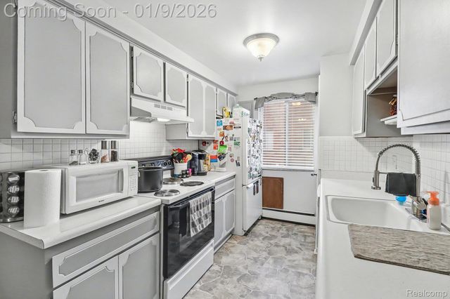 21440 Beaconsfield Street, St. Clair Shores, MI 48080