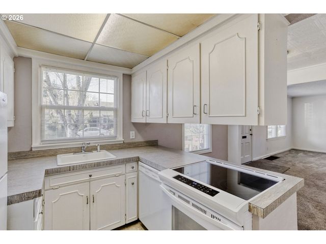 7354 N WAYLAND Ave, Portland, OR 97203