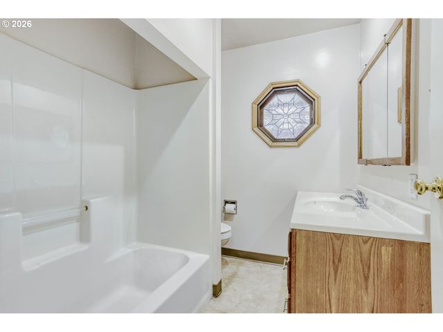 7354 N WAYLAND Ave, Portland, OR 97203