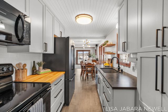 1738 Waukazoo Drive, Park Twp, MI 49424