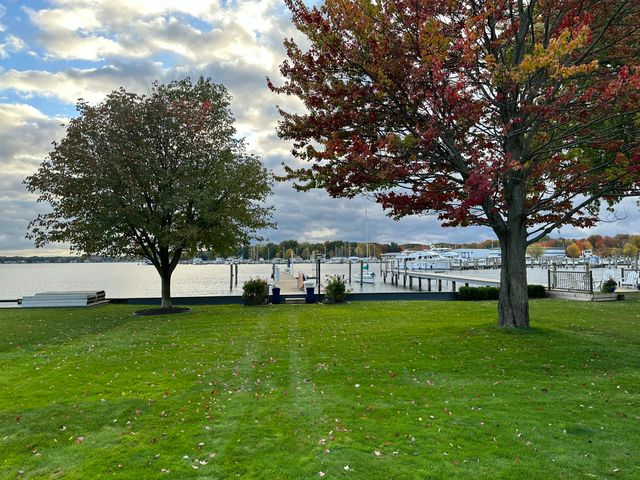 1738 Waukazoo Drive, Park Twp, MI 49424