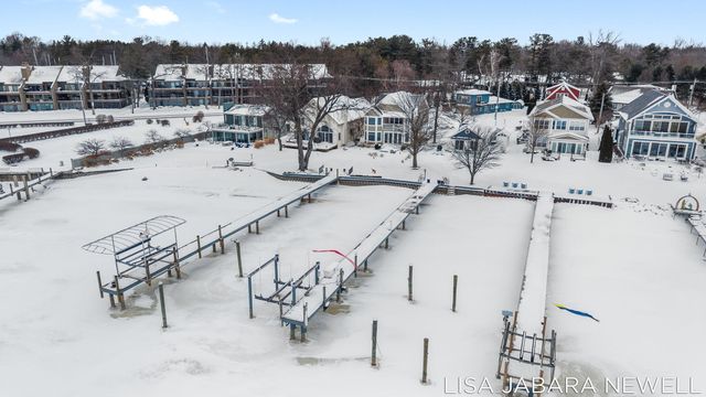 1738 Waukazoo Drive, Park Twp, MI 49424