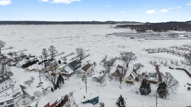 1738 Waukazoo Drive, Park Twp, MI 49424