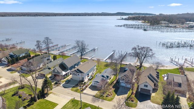 1738 Waukazoo Drive, Park Twp, MI 49424