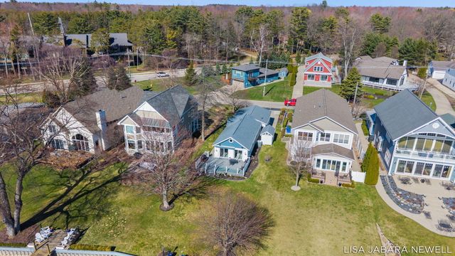 1738 Waukazoo Drive, Park Twp, MI 49424