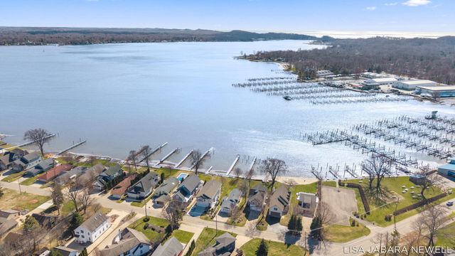 1738 Waukazoo Drive, Park Twp, MI 49424