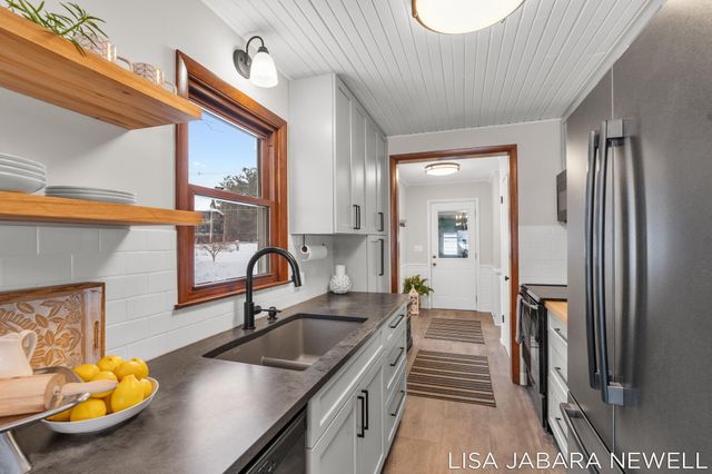 1738 Waukazoo Drive, Park Twp, MI 49424