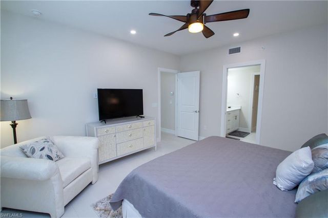 262 Indies Dr # 101, Naples, FL 34114