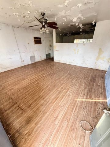 8537 74TH AVENUE N, Seminole, FL 33777