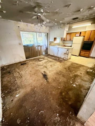 8537 74TH AVENUE N, Seminole, FL 33777