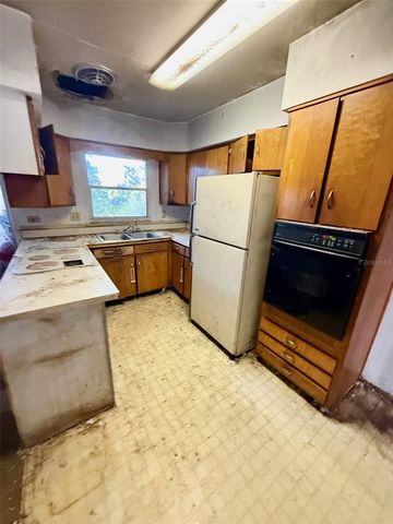 8537 74TH AVENUE N, Seminole, FL 33777