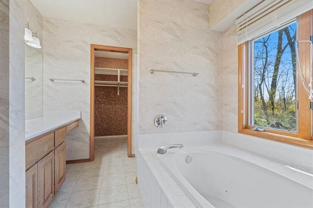 11639 Oak Hills Drive, Bentonville, AR 72712