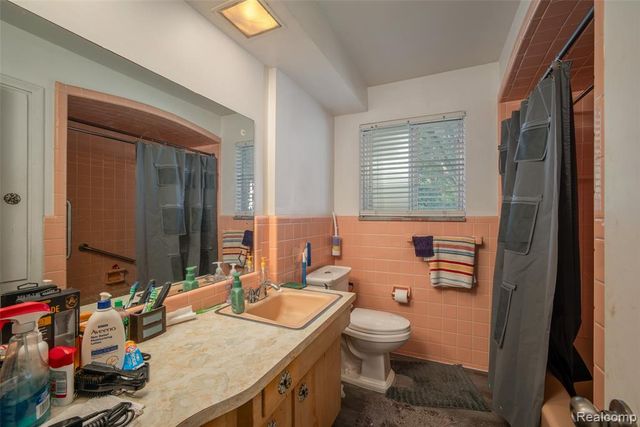 21328 Sloan Drive, Harper Woods, MI 48225