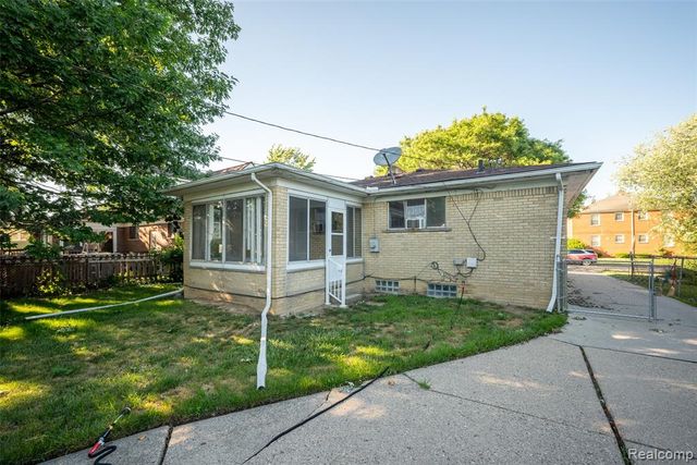 21328 Sloan Drive, Harper Woods, MI 48225