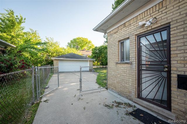 21328 Sloan Drive, Harper Woods, MI 48225