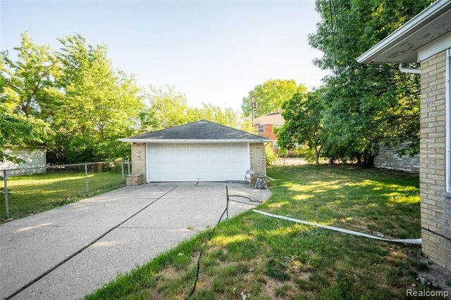 21328 Sloan Drive, Harper Woods, MI 48225