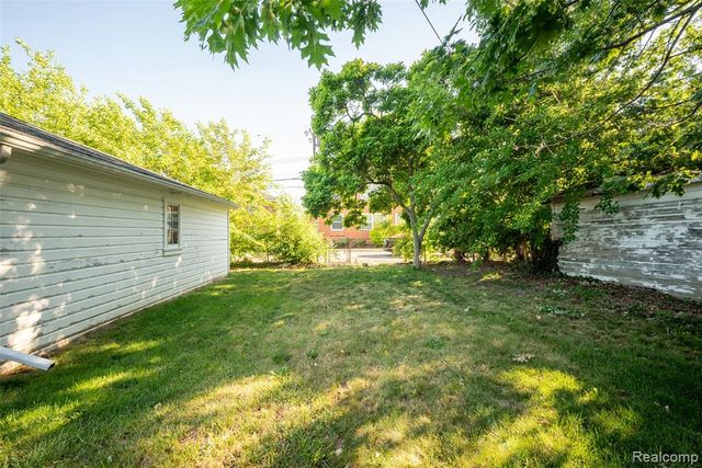21328 Sloan Drive, Harper Woods, MI 48225
