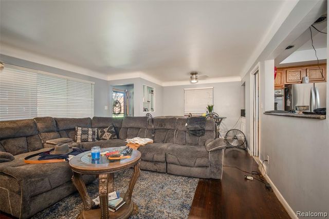 21328 Sloan Drive, Harper Woods, MI 48225