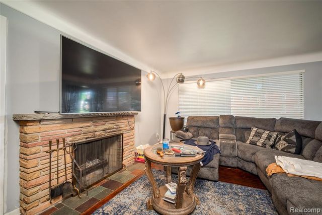 21328 Sloan Drive, Harper Woods, MI 48225