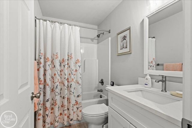1827 Riley Road, St Clair, MI 48079