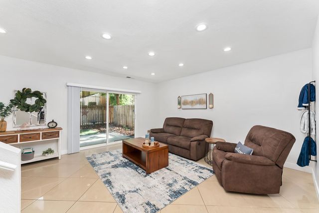 7427 Sunrise Blvd, Citrus Heights, CA 95610