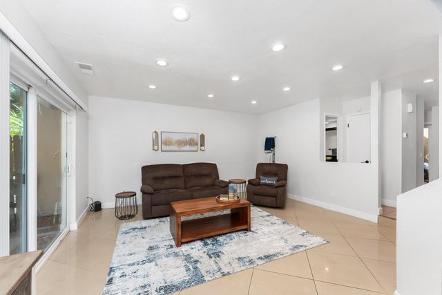 7427 Sunrise Blvd, Citrus Heights, CA 95610