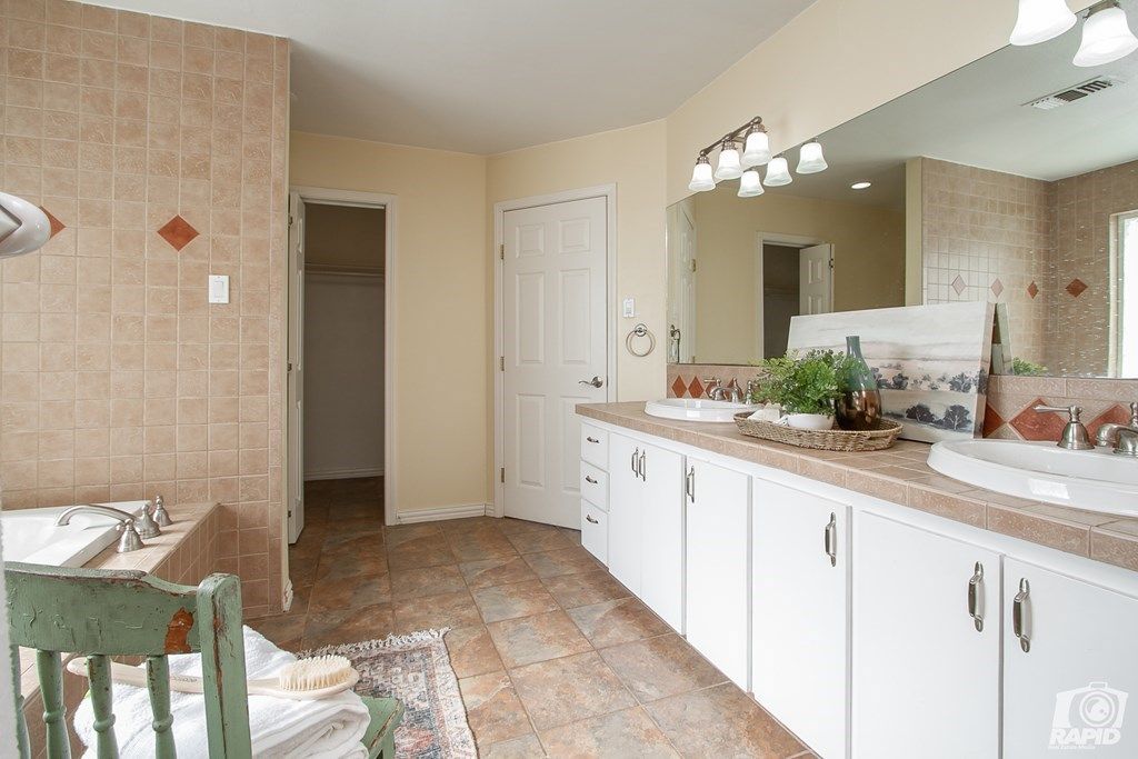 Image 10 of property listing at 101 Las Lomas Dr, San Angelo, TX 76904