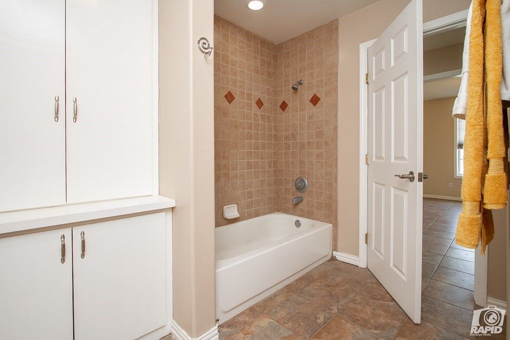 Image 14 of property listing at 101 Las Lomas Dr, San Angelo, TX 76904