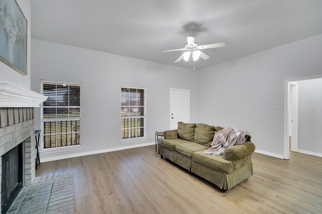 205 Alesha Road, Red Oak, TX 75154