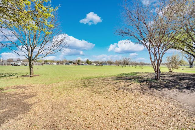 205 Alesha Road, Red Oak, TX 75154