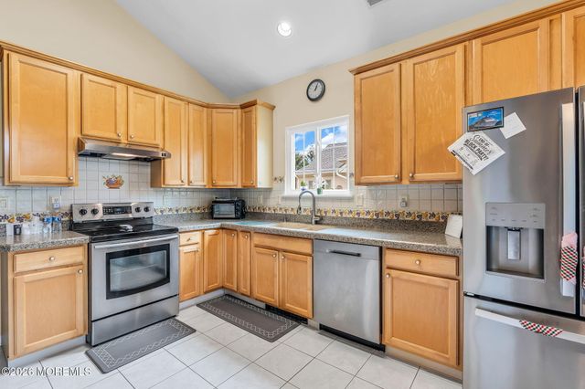 6 Avalon Court, Manchester, NJ 08759