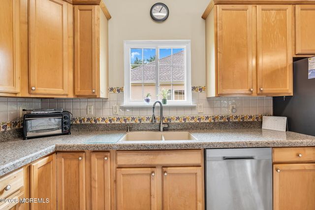 6 Avalon Court, Manchester, NJ 08759