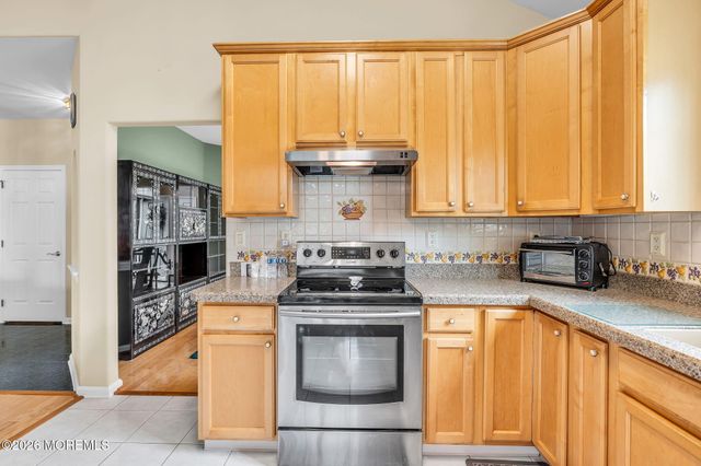 6 Avalon Court, Manchester, NJ 08759