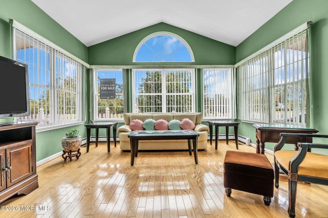 6 Avalon Court, Manchester, NJ 08759