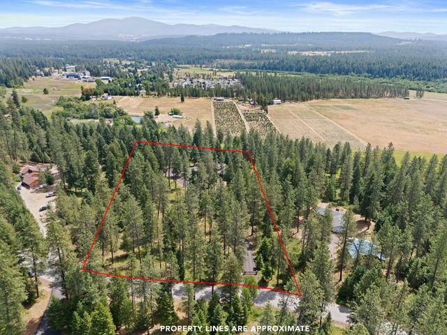 25204 N Lords Ln, Chattaroy, WA 99003