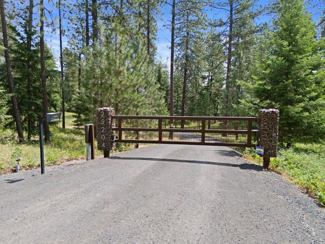 25204 N Lords Ln, Chattaroy, WA 99003