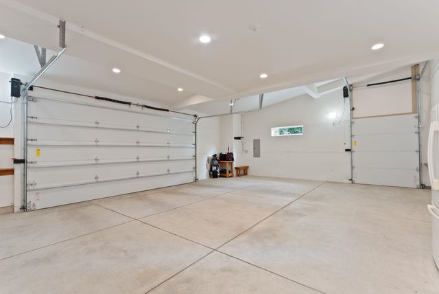 25204 N Lords Ln, Chattaroy, WA 99003