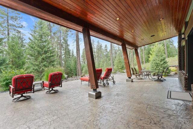 25204 N Lords Ln, Chattaroy, WA 99003