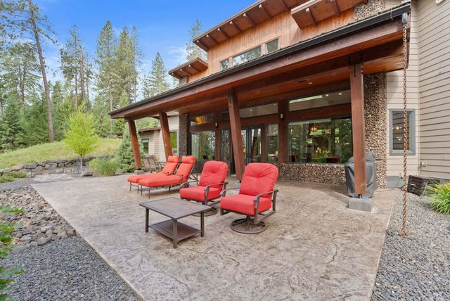 25204 N Lords Ln, Chattaroy, WA 99003