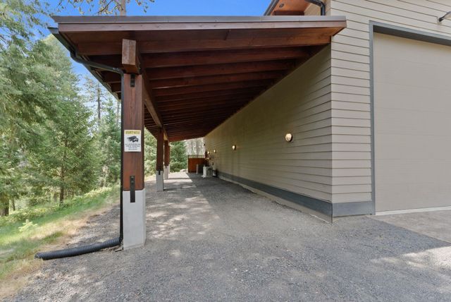 25204 N Lords Ln, Chattaroy, WA 99003
